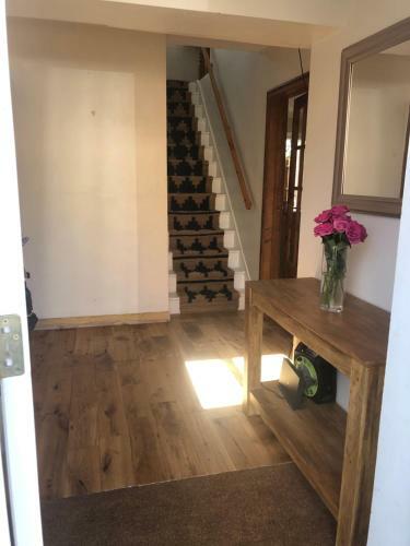 4 Bedroom House Walking Distance To Silverstone C