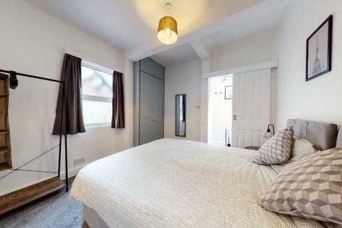 No.10 Seaside Apartment - Ground Floor, Sleeps 6