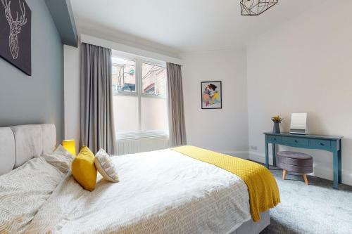 No.10 Seaside Apartment - Ground Floor, Sleeps 6