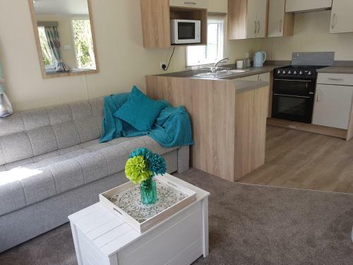 Luxury 6 Birth Caravan With Hot Tub In Skegness