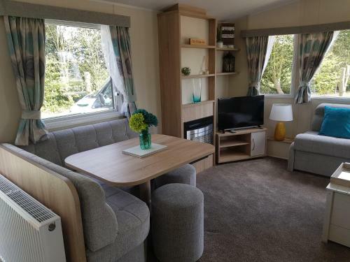 Luxury 6 Birth Caravan With Hot Tub In Skegness
