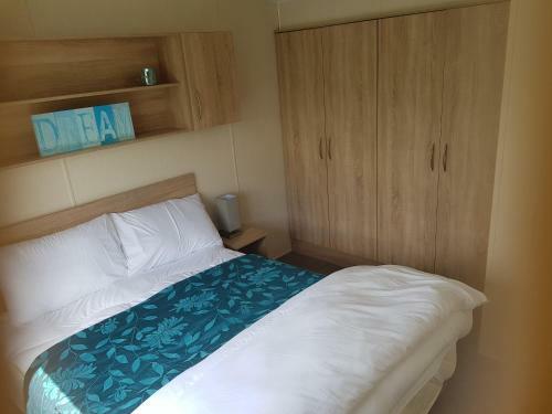 Luxury 6 Birth Caravan With Hot Tub In Skegness