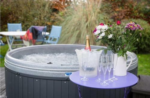 Luxury 6 Birth Caravan With Hot Tub In Skegness