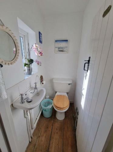 Cosy Snape Cottage With Parking On The Footpath