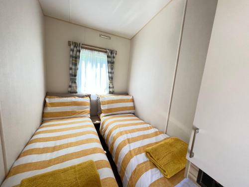 Mallard Corner, Cosy Cotswold Lakeview Lodge