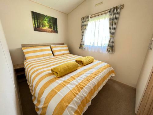 Mallard Corner, Cosy Cotswold Lakeview Lodge