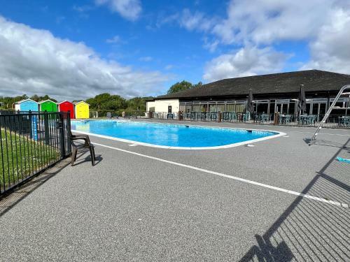 Mallard Corner, Cosy Cotswold Lakeview Lodge