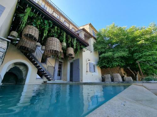 Piscine Troglodyte Avec Vue Incroyable � Gordes