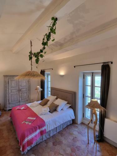 Piscine Troglodyte Avec Vue Incroyable � Gordes