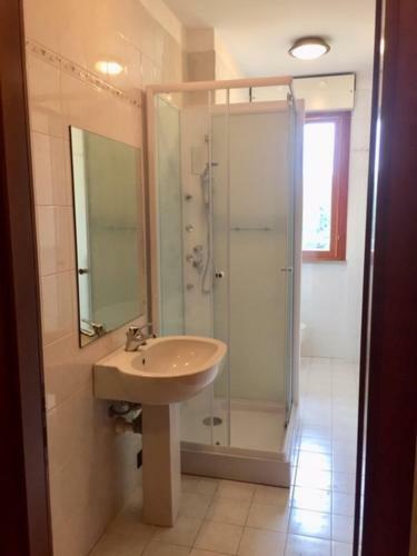 Hostal Bedandbreakfast Eni Torri Lombarde San Donato Bbqueen