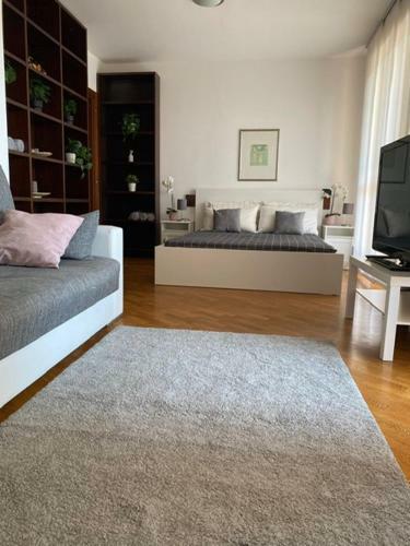 Hostal Bedandbreakfast Eni Torri Lombarde San Donato Bbqueen