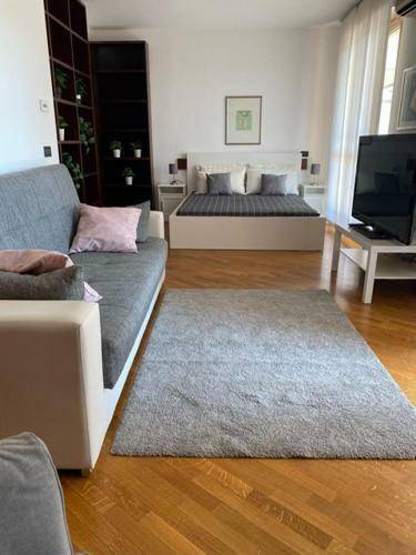 Hostal Bedandbreakfast Eni Torri Lombarde San Donato Bbqueen