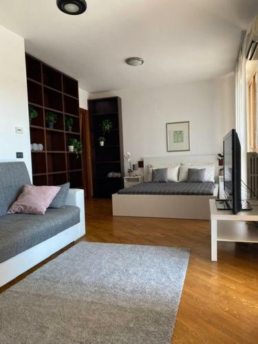 Hostal Bedandbreakfast Eni Torri Lombarde San Donato Bbqueen