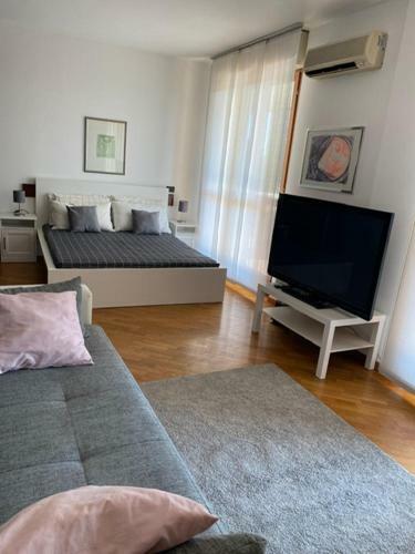 Hostal Bedandbreakfast Eni Torri Lombarde San Donato Bbqueen