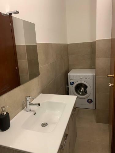 Hostal Bedandbreakfast Eni Torri Lombarde San Donato Bbqueen