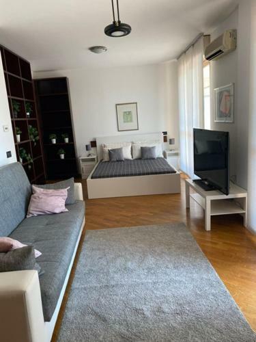 Hostal Bedandbreakfast Eni Torri Lombarde San Donato Bbqueen