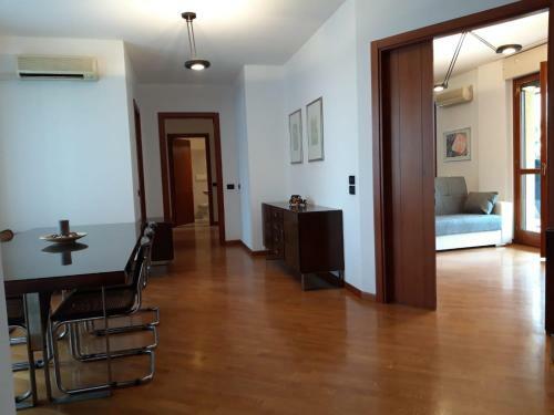 Hostal Bedandbreakfast Eni Torri Lombarde San Donato Bbqueen