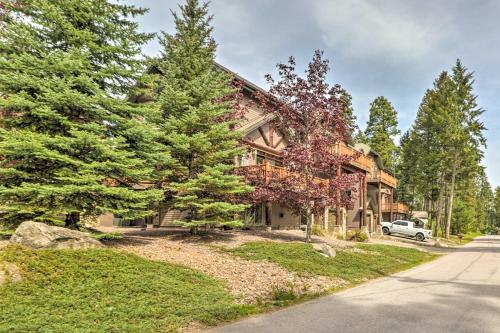 Apartamento Flathead Lake Getaway With Balcony, Fireplace!