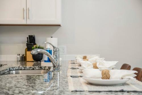 Apartamento Stunning Midtown Oasis - King & Queen Beds!