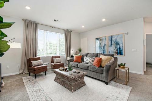 Apartamento Stunning Midtown Oasis - King & Queen Beds!
