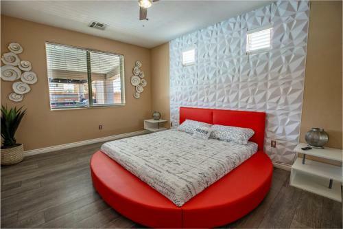2700 Sq Ft House W/25foot Heatable New! Pool/spa