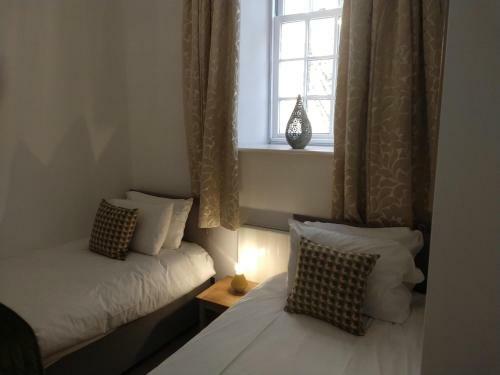 All Saints 2 Bed House In Central Stamford With Parking