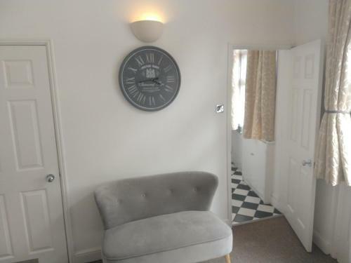 All Saints 2 Bed House In Central Stamford With Parking