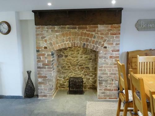 Olde Oak Cottage