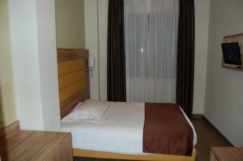 Giga Hotel