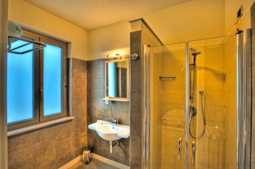 Giga Hotel