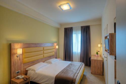Giga Hotel