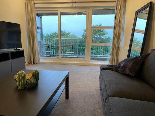 Apartamento Spacious 2-bedroom Flat Near Surbiton Station