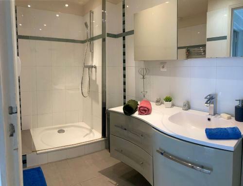 Charmante Maison, 3 Pi�ces, 2 Chambres Avec Jardin
