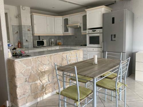 Charmante Maison, 3 Pi�ces, 2 Chambres Avec Jardin