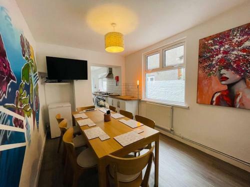 Modern 6 Bedroom 5 Min Walk To Beach & Restaurants