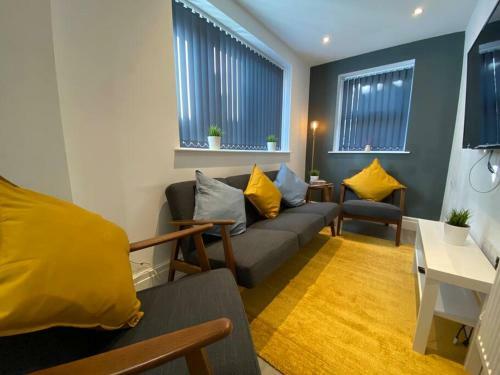 Modern Townhouse Close To The Beach & Restaurants