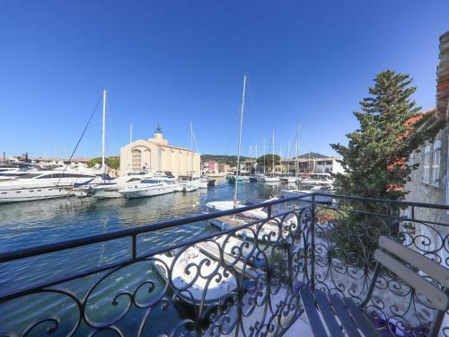 Pleasant House For 8 People & 12 M Mooring