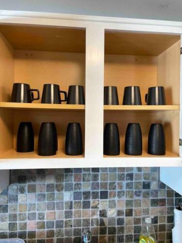 Modern & Recently Renovated Beach House. Sleeps 6