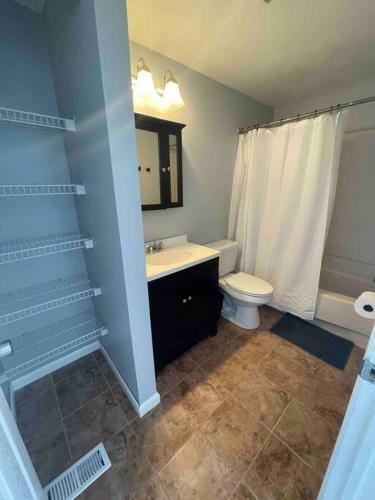 Modern & Recently Renovated Beach House. Sleeps 6