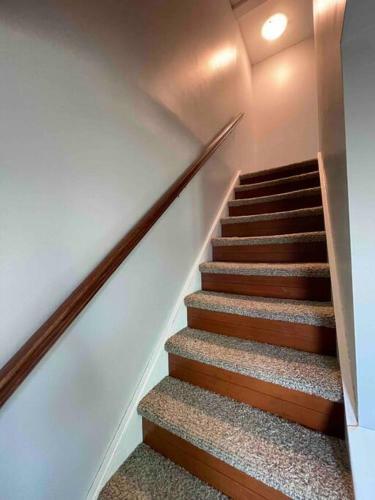 Modern & Recently Renovated Beach House. Sleeps 6