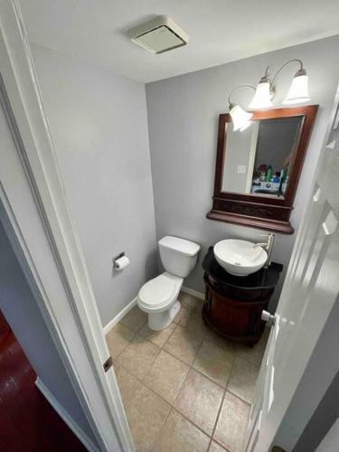 Modern & Recently Renovated Beach House. Sleeps 6