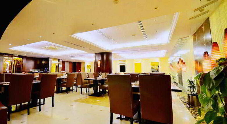 Landmark Summit Hotel