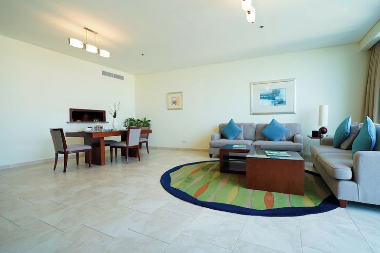 Hotel Oasis Beach Tower