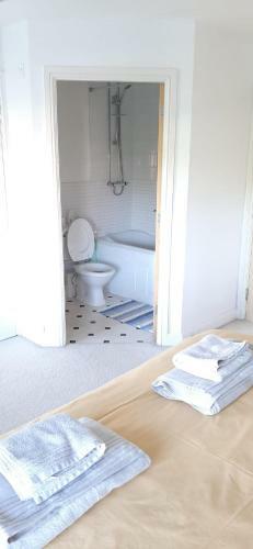 Cheerful 3 Bedroom Townhouse 2 Ensuite Bathrooms
