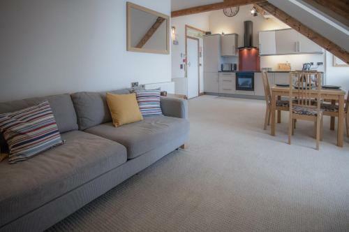 The Nest - 1 Bedroom Apartment - Tenby