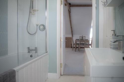 The Nest - 1 Bedroom Apartment - Tenby