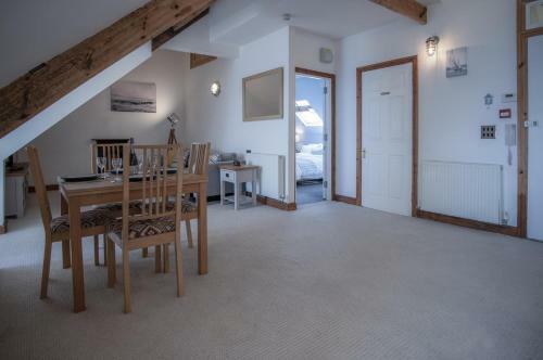The Nest - 1 Bedroom Apartment - Tenby
