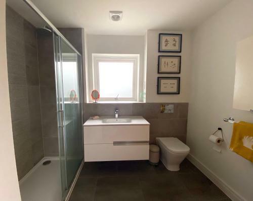 5 Bedroom Modern Home, Totnes - 10 Guests, 7 Day Minimum Booking