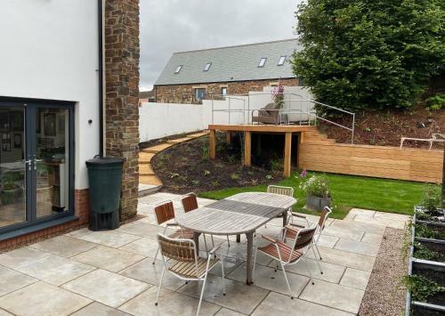 5 Bedroom Modern Home, Totnes - 10 Guests, 7 Day Minimum Booking