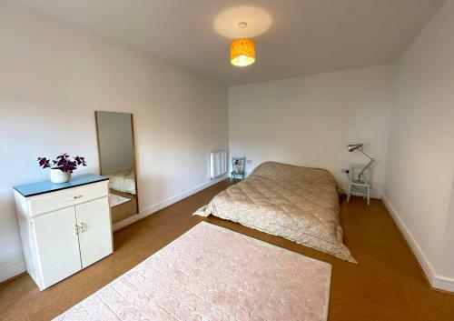 5 Bedroom Modern Home, Totnes - 10 Guests, 7 Day Minimum Booking
